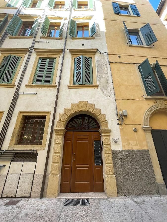 Magnolia Home - Piazza Delle Erbe Verona Esterno foto